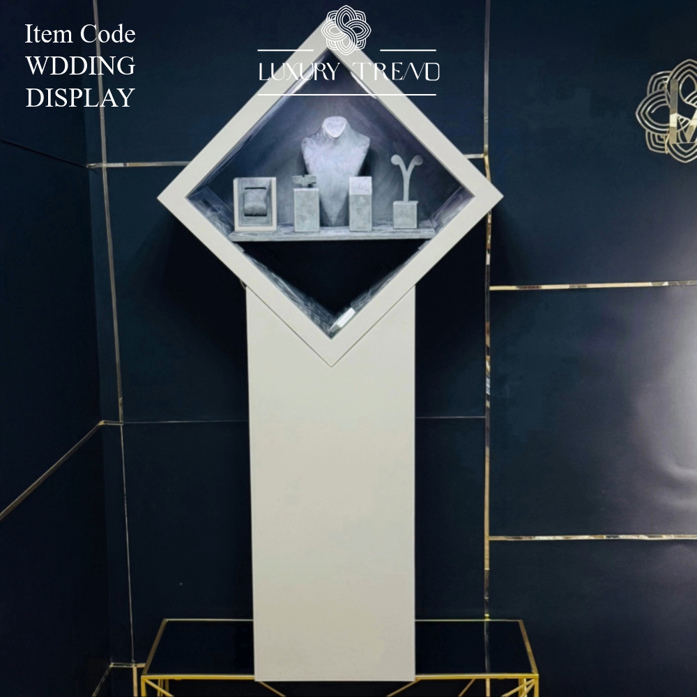 ستاند لعرض المجوهرات بتصميم مميز
