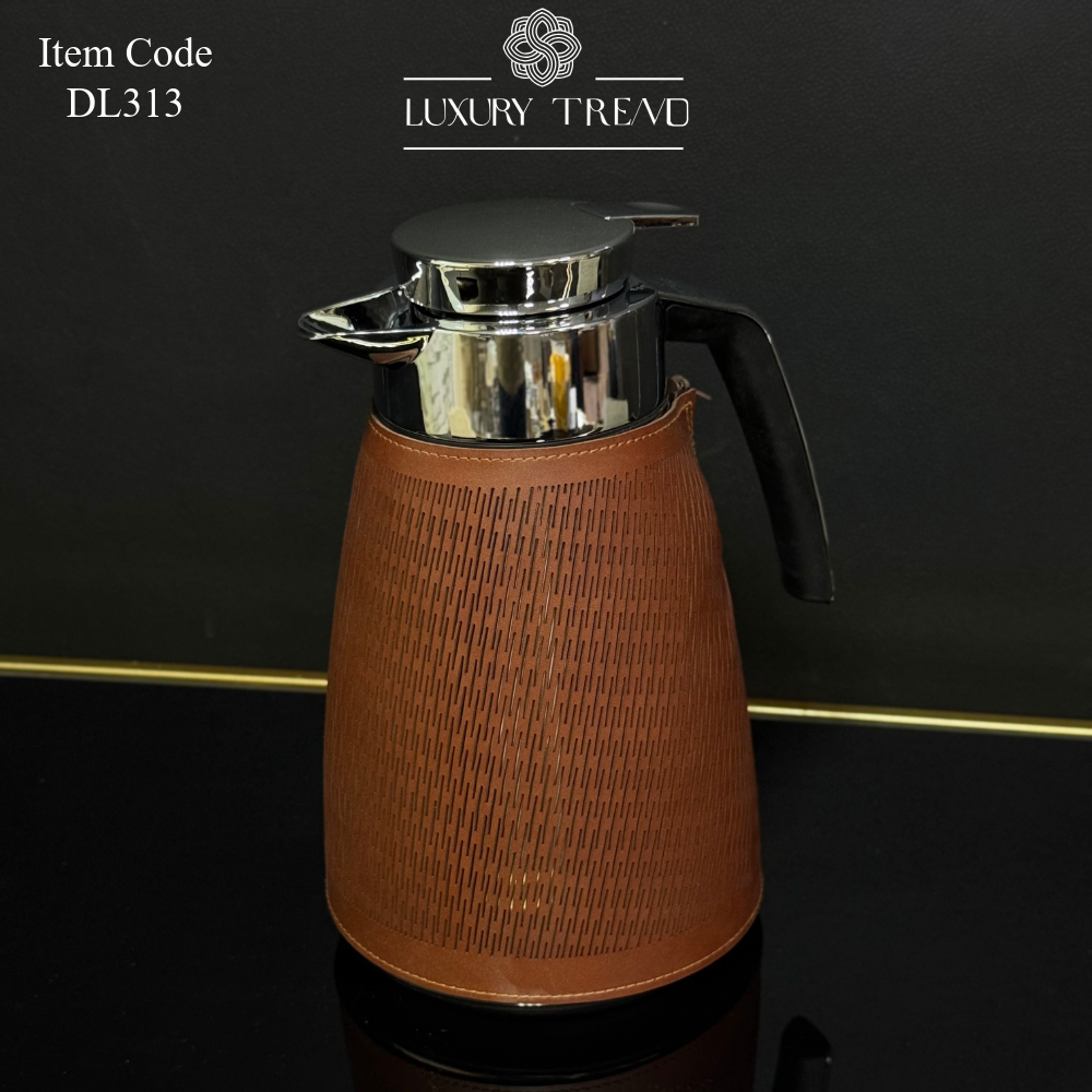 دلة زجاج مع جلد