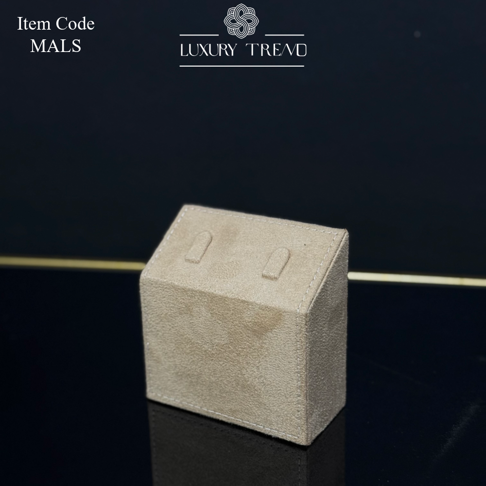 قطع لعرض الذهب (حلق-خاتم-اسوارة-دبلتين)