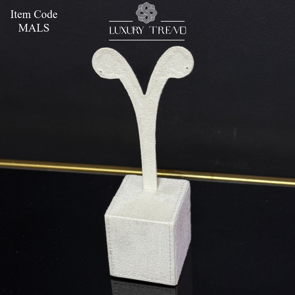 قطع لعرض الذهب (حلق-خاتم-اسوارة-دبلتين)