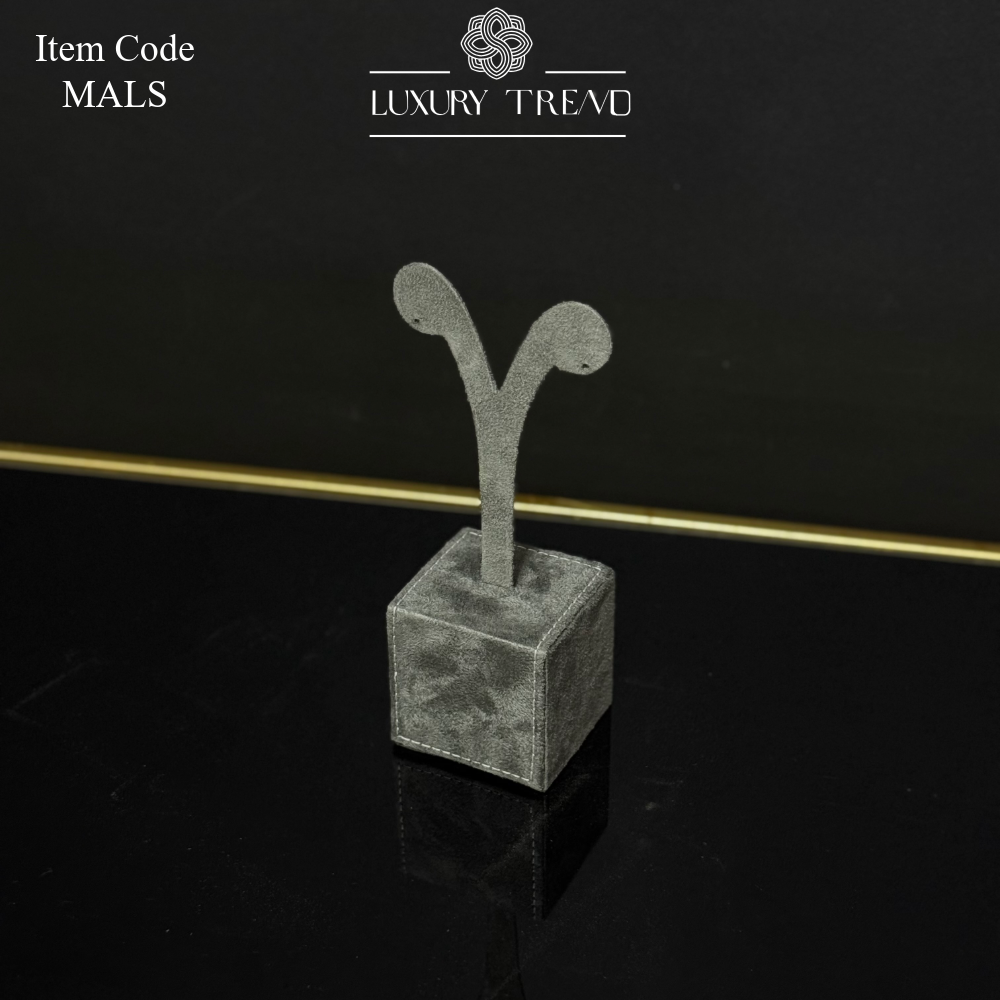 قطع لعرض الذهب (حلق-خاتم-اسوارة-دبلتين)