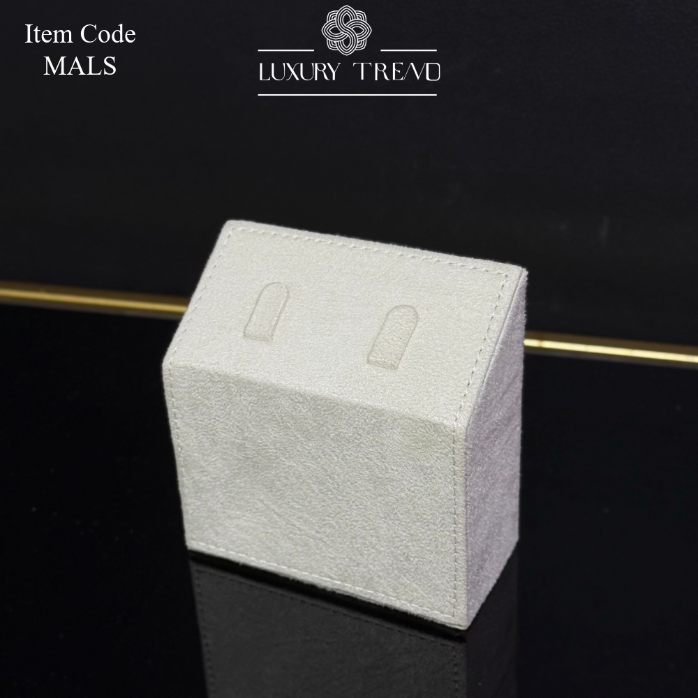 قطع لعرض الذهب (حلق-خاتم-اسوارة-دبلتين)