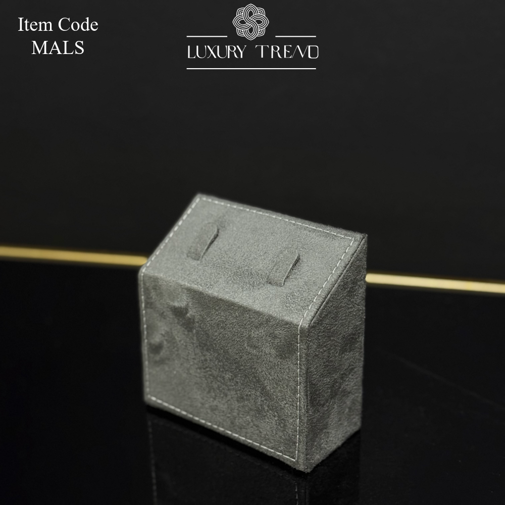 قطع لعرض الذهب (حلق-خاتم-اسوارة-دبلتين)