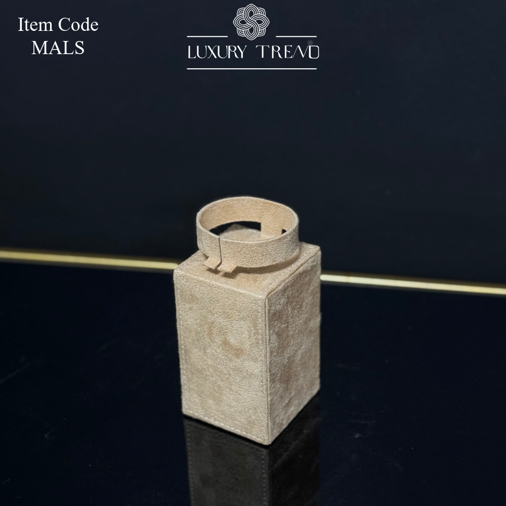 قطع لعرض الذهب (حلق-خاتم-اسوارة-دبلتين)