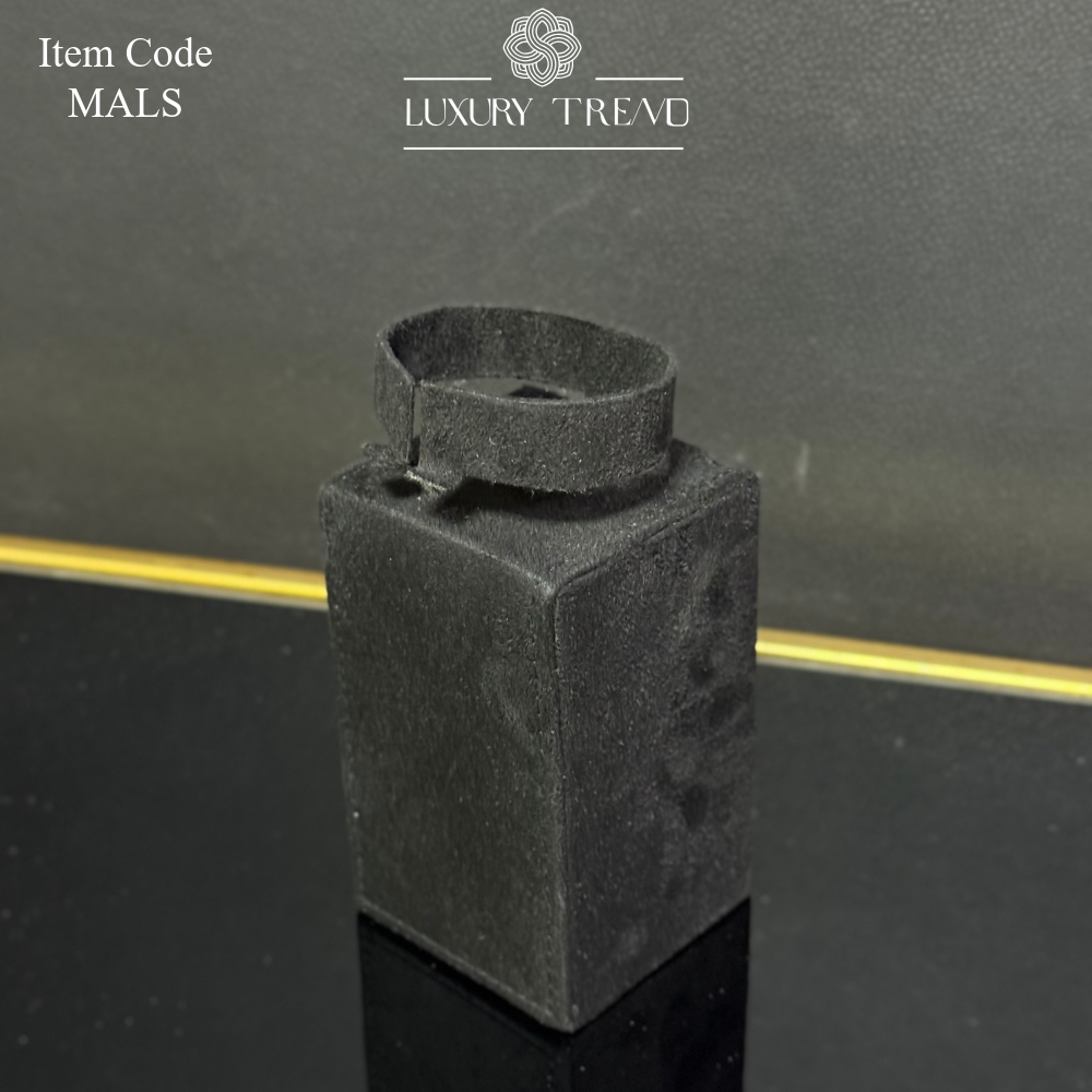 قطع لعرض الذهب (حلق-خاتم-اسوارة-دبلتين)