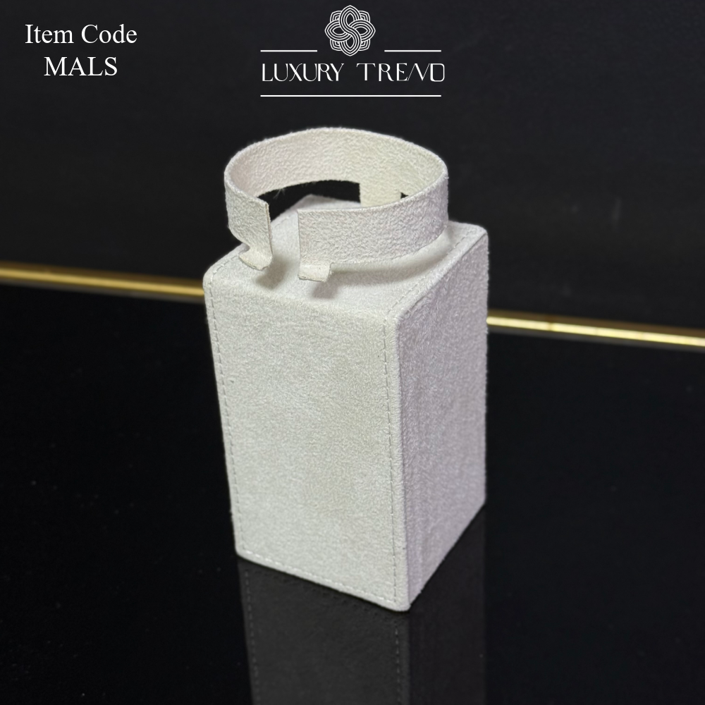 قطع لعرض الذهب (حلق-خاتم-اسوارة-دبلتين)