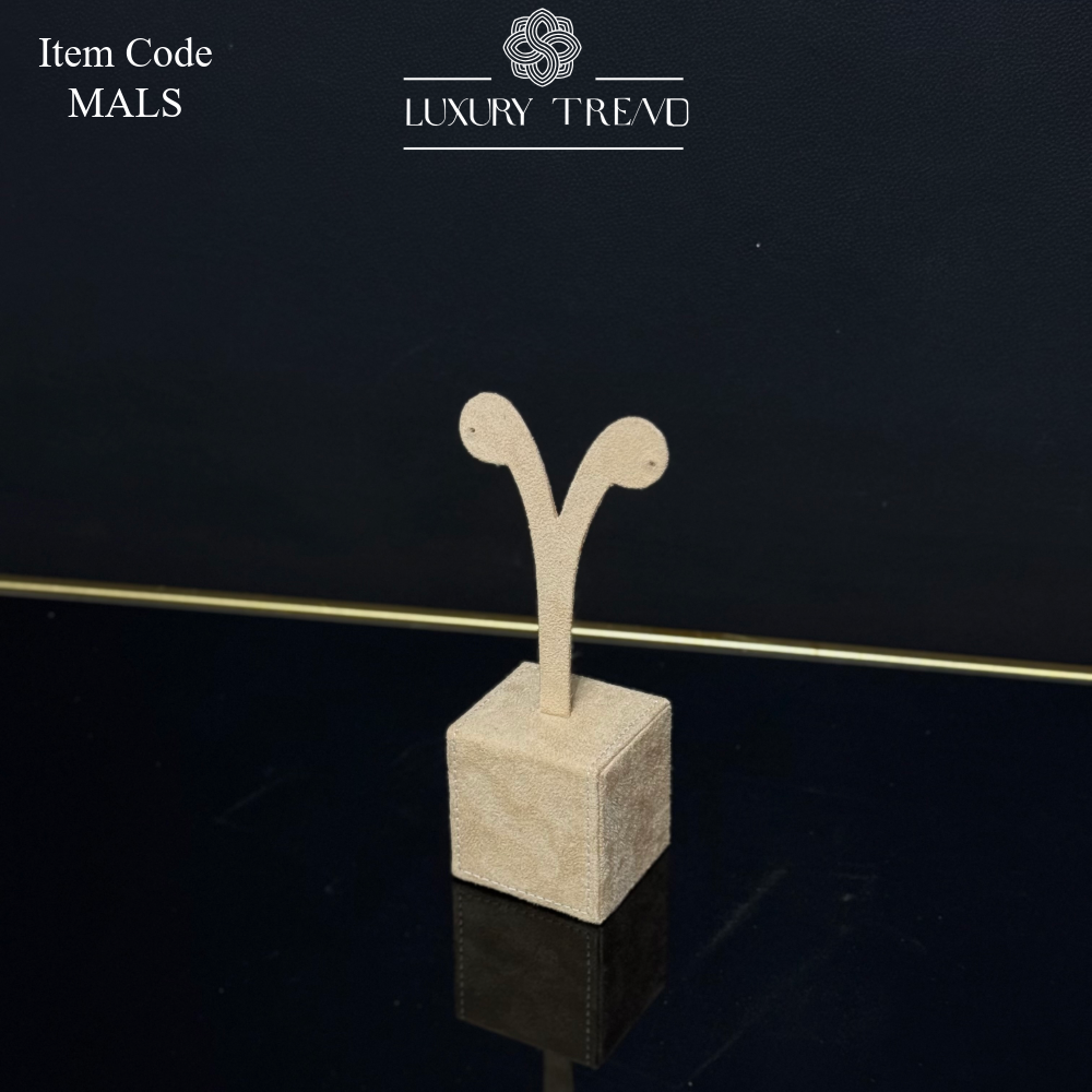 قطع لعرض الذهب (حلق-خاتم-اسوارة-دبلتين)