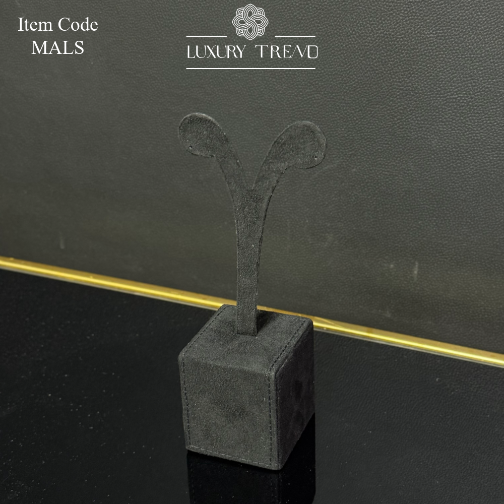 قطع لعرض الذهب (حلق-خاتم-اسوارة-دبلتين)