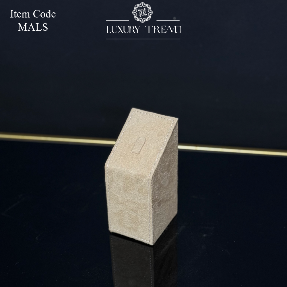 قطع لعرض الذهب (حلق-خاتم-اسوارة-دبلتين)