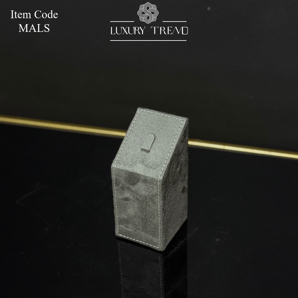 قطع لعرض الذهب (حلق-خاتم-اسوارة-دبلتين)