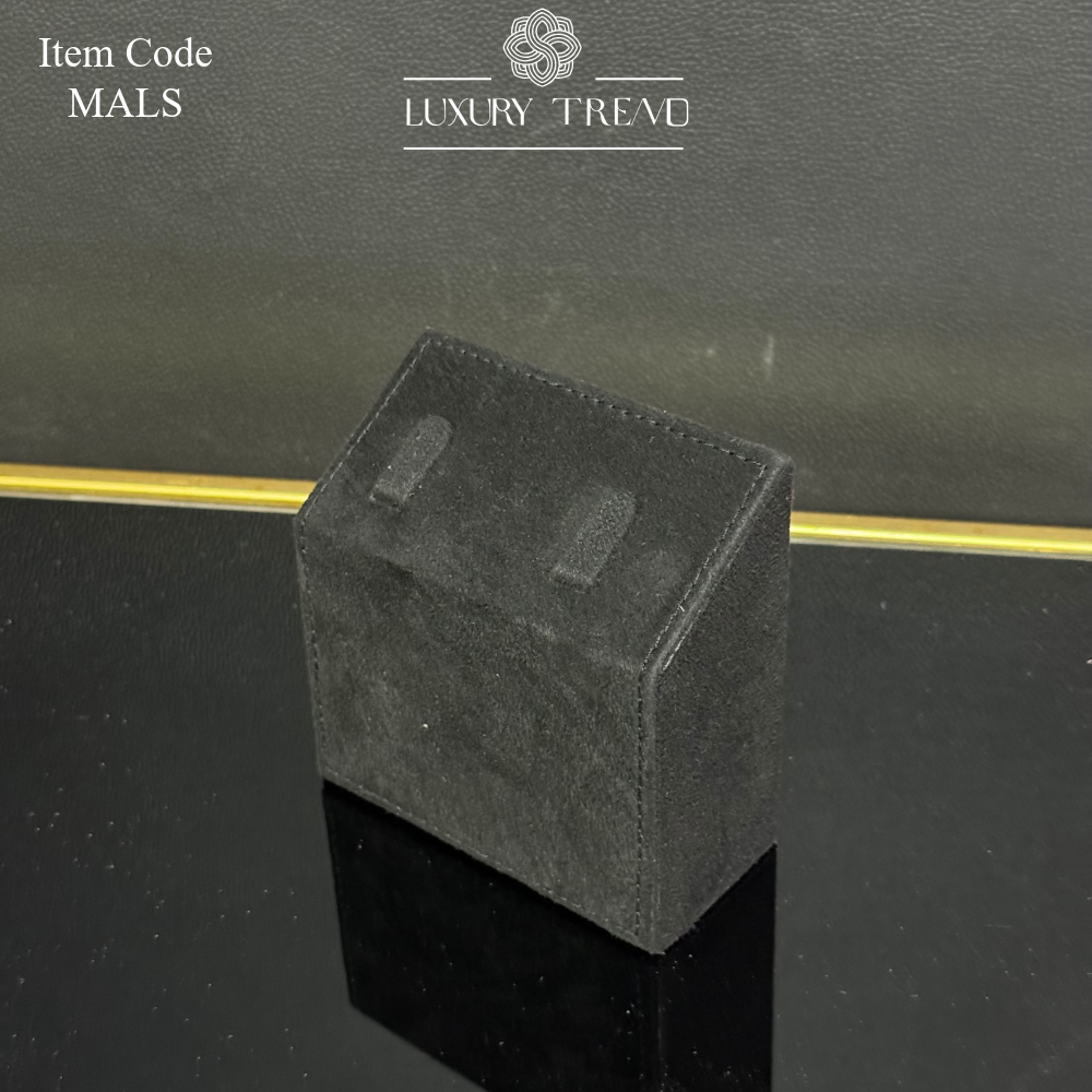 قطع لعرض الذهب (حلق-خاتم-اسوارة-دبلتين)