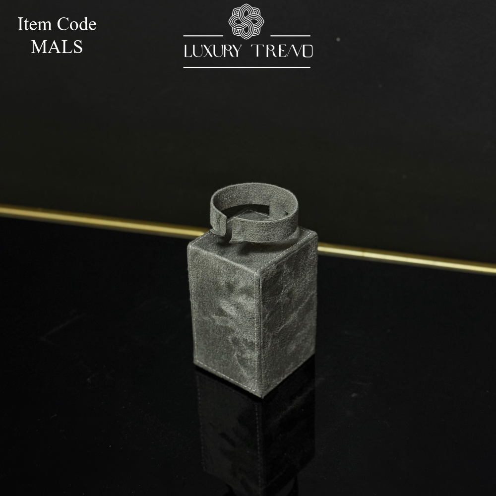 قطع لعرض الذهب (حلق-خاتم-اسوارة-دبلتين)